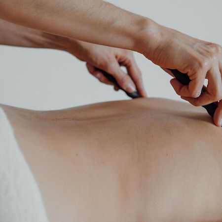 Elzland Hotel Pfauen Wellness & Spa Эльцах Экстерьер фото