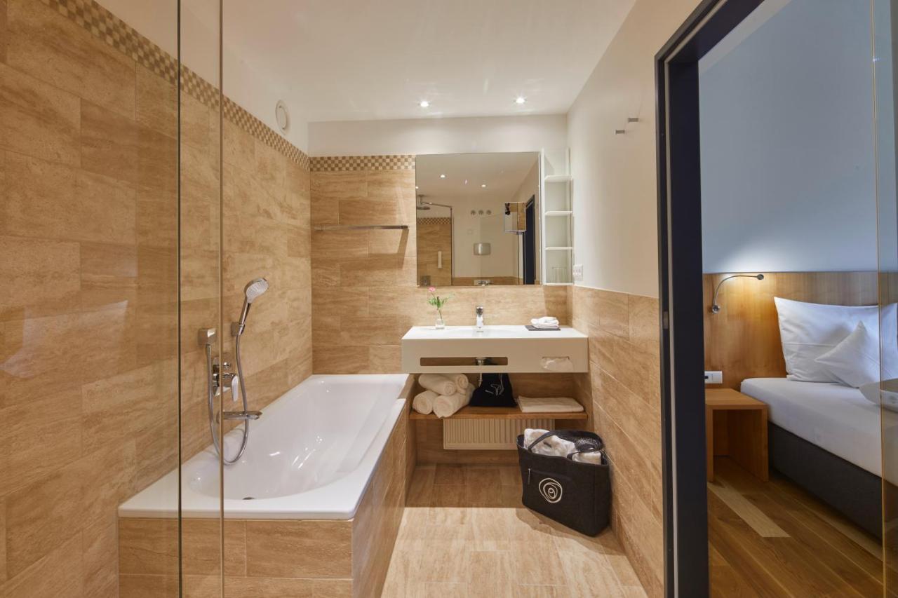 Elzland Hotel Pfauen Wellness & Spa Эльцах Экстерьер фото