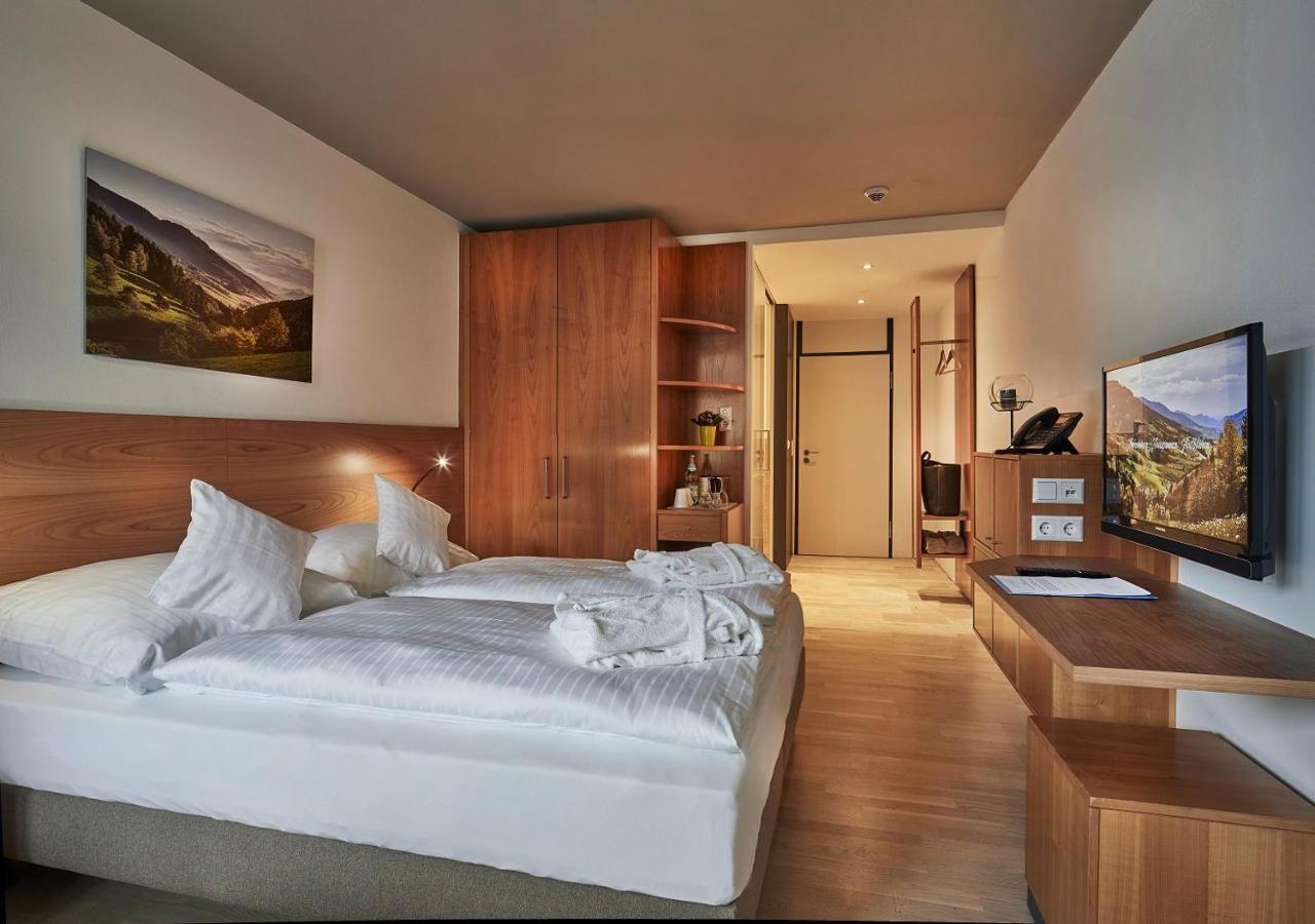 Elzland Hotel Pfauen Wellness & Spa Эльцах Экстерьер фото